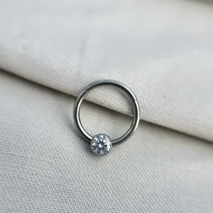 Joia ornamental para piercing — Septo & Daith — REF 112 — titânio biocompatível